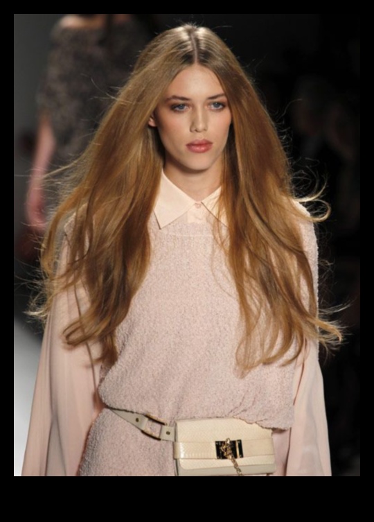 בלונדיניות אופנה עילית: תסרוקות בהשראת מסלול למעצבי טרנדים