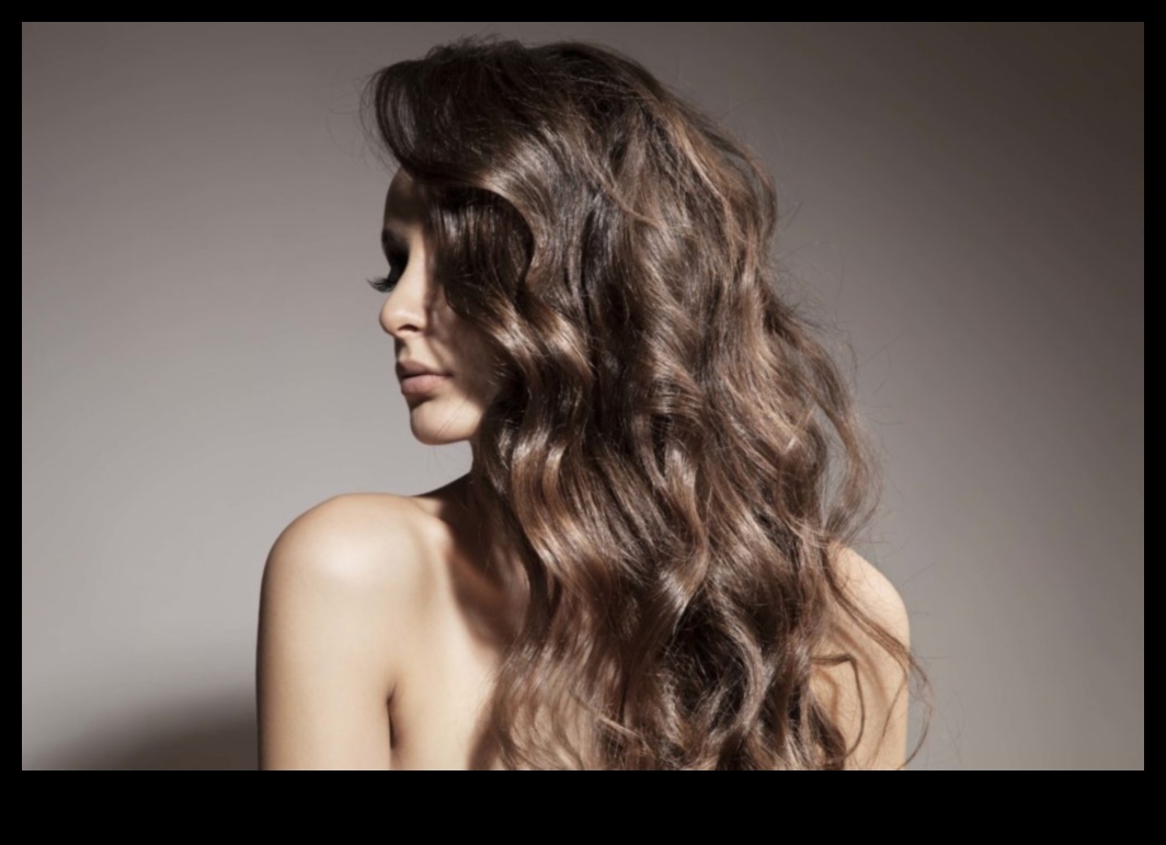 עקומות ומערבולות: מדריך לעיצובי שיער גלי מדהימים