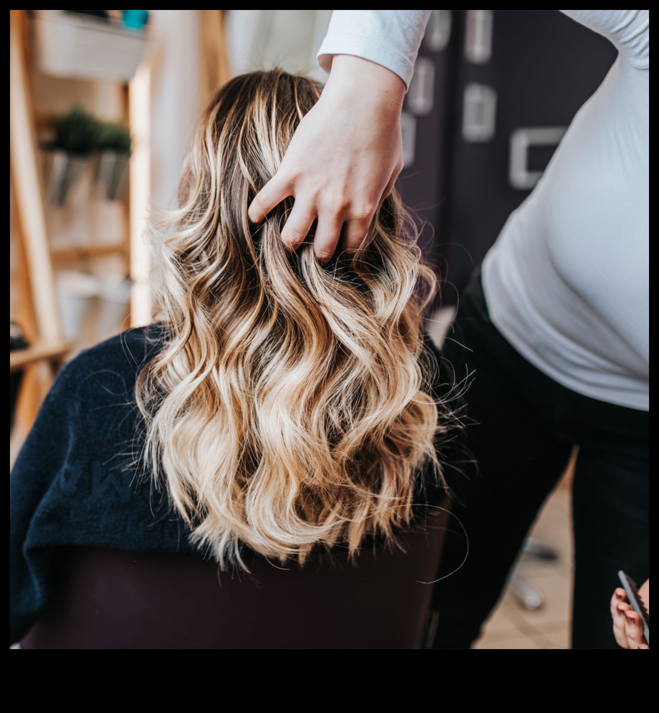 עקומות ומערבולות: מדריך לעיצובי שיער גלי מדהימים