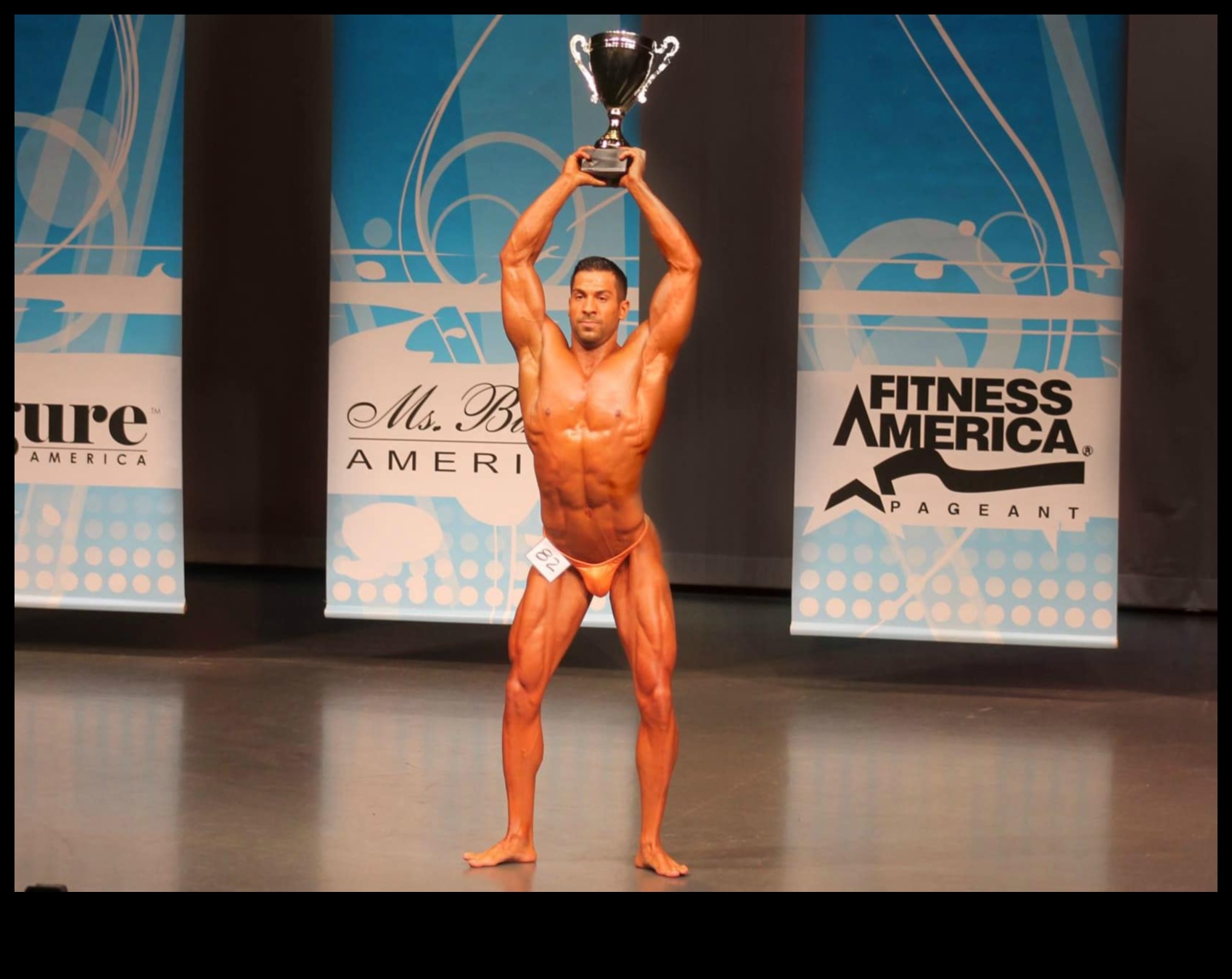 האם אתה יכול לבנות שריר בתזונה פליאוליתית?