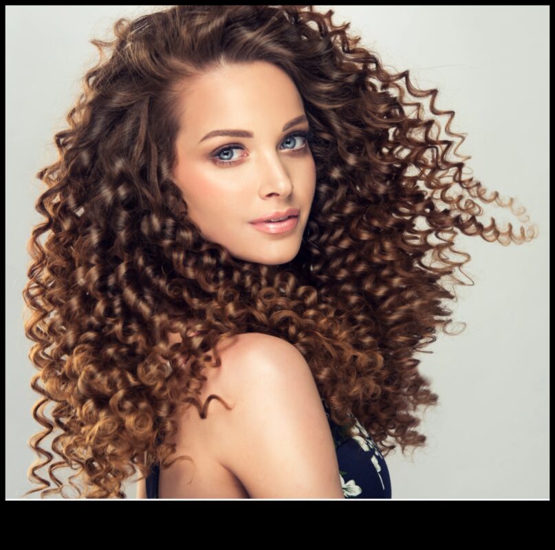 עקומות ומערבולות: מדריך לעיצובי שיער גלי מדהימים